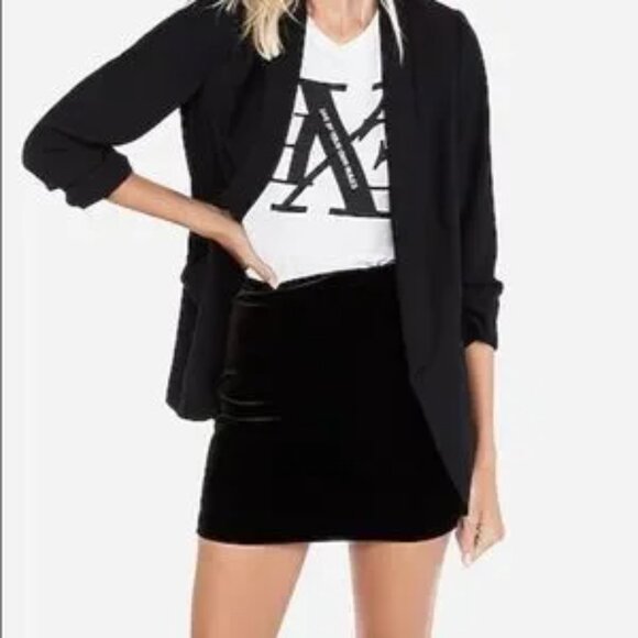 🎄NWOT🛍️ Express Women's Black Velvet HOLIDAY CHRISTMAS PARTY Short Skirt XS - Picture 1 of 3